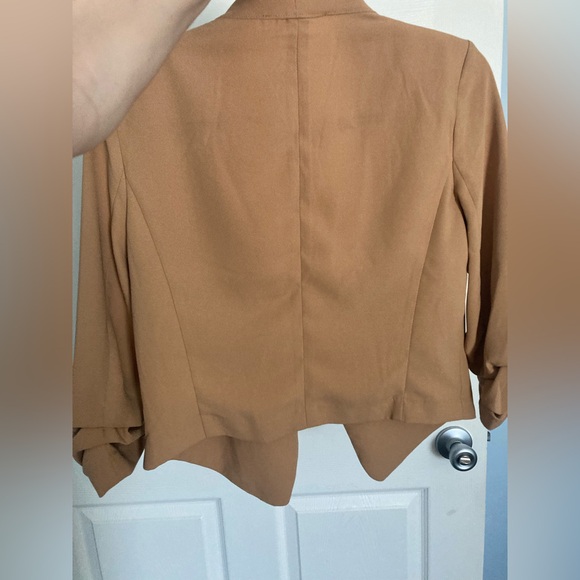 Rachel Zoe Open-Front Cropped Blazer in Camel Brown - Picture 3 of 3